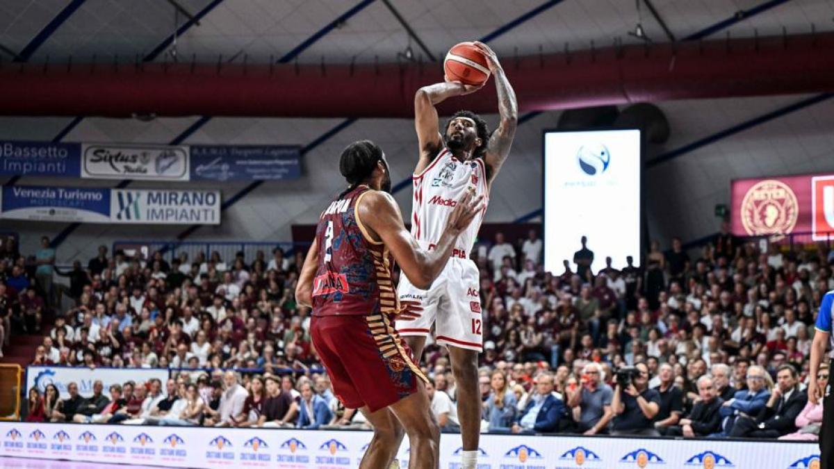 Premier: "Olimpia, ora testa e difesa, così si vince lo scudetto. Brooks? mi assomiglia"