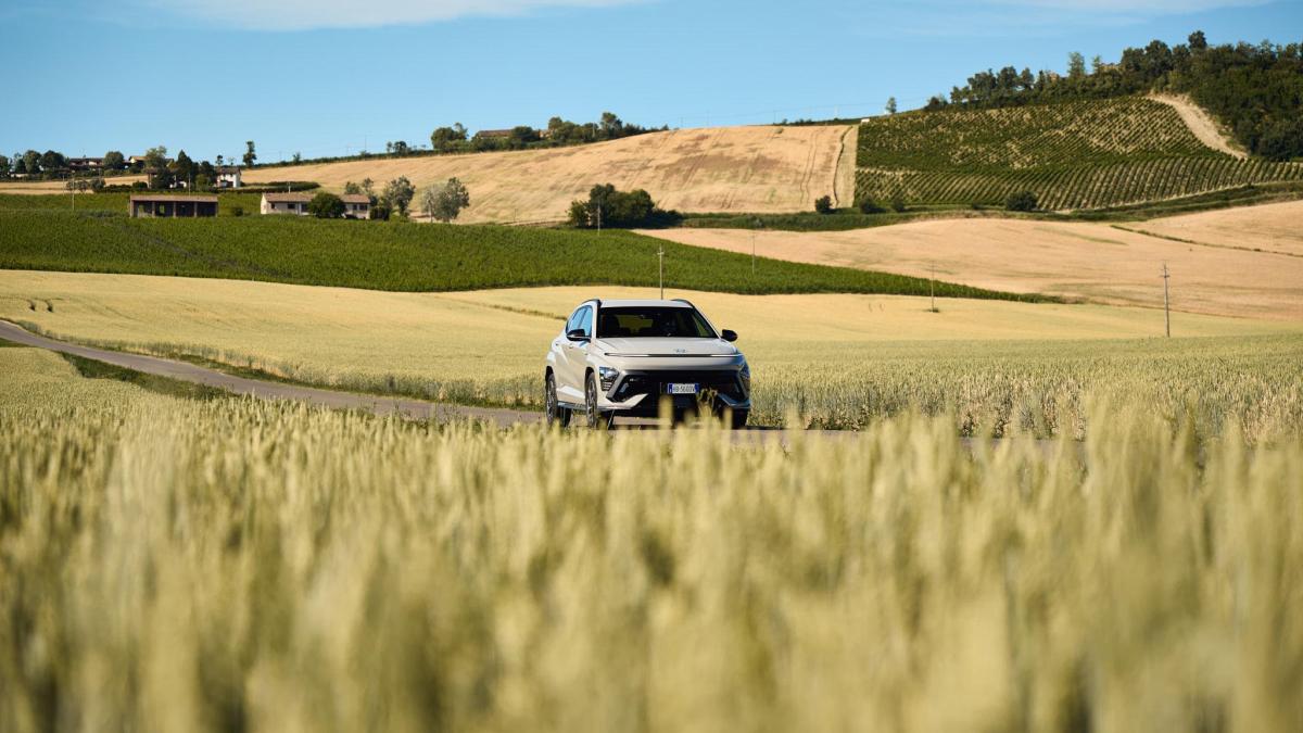 serve un suv grande quando c 232 un crossover come la hyundai kona da Gazzetta.it serve un suv grande quando c 232 un crossover come la hyundai kona