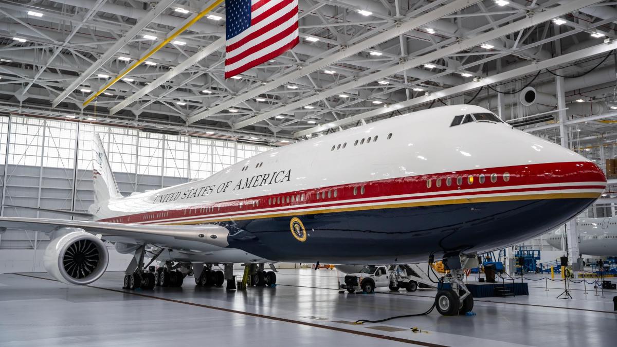 trump e il nuovo air force one ponte com 232 fatto il 747 donato dal qatar da Gazzetta.it trump e il nuovo air force one ponte com 232 fatto il 747 donato dal qatar