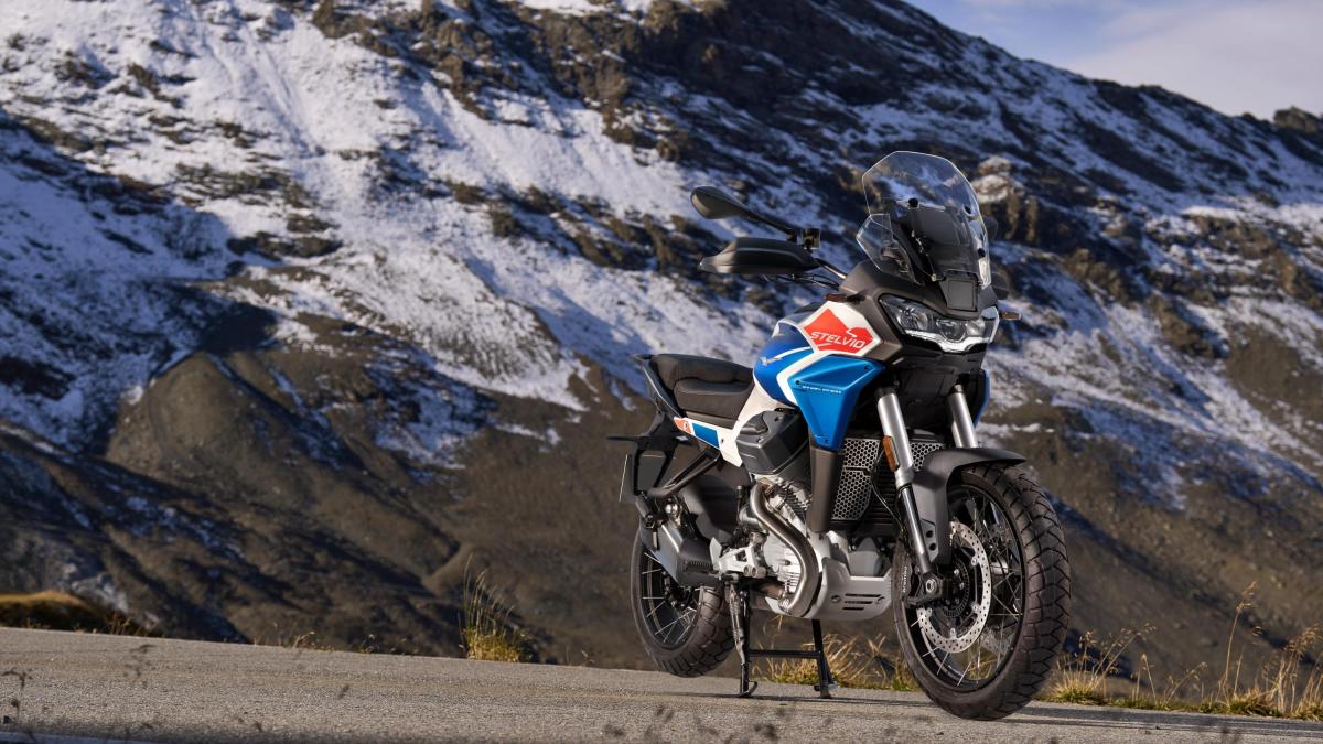 moto guzzi stelvio duecento tributo la maxienduro nata per il passo da Gazzetta.it moto guzzi stelvio duecento tributo la maxienduro nata per il passo