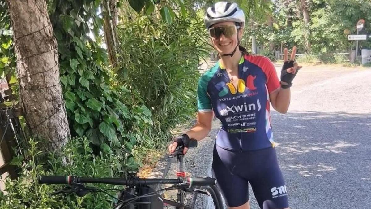 Sorpasso vietato: auto travolge ciclisti, morta donna