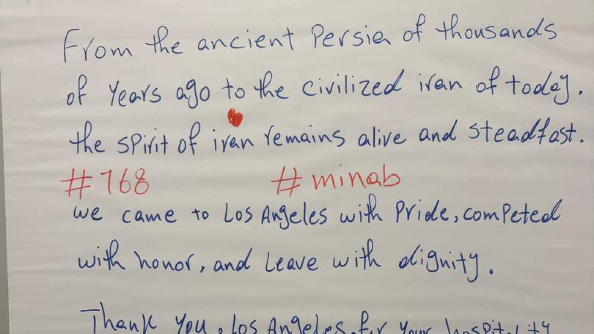 Il messaggio scritto dagli iraniani nello spogliatoio: "Venuti con orgoglio, partiamo con dignità"