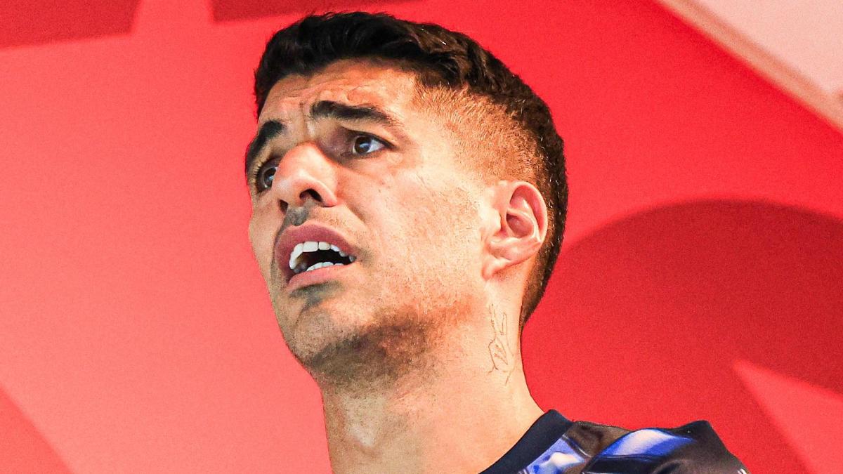 l uruguay fatica servirebbe il pistolero ma bielsa non l ha chiamato la sofferenza di suarez in tribuna da Gazzetta.it l uruguay fatica servirebbe il pistolero ma bielsa non l ha chiamato la sofferenza di suarez in tribuna