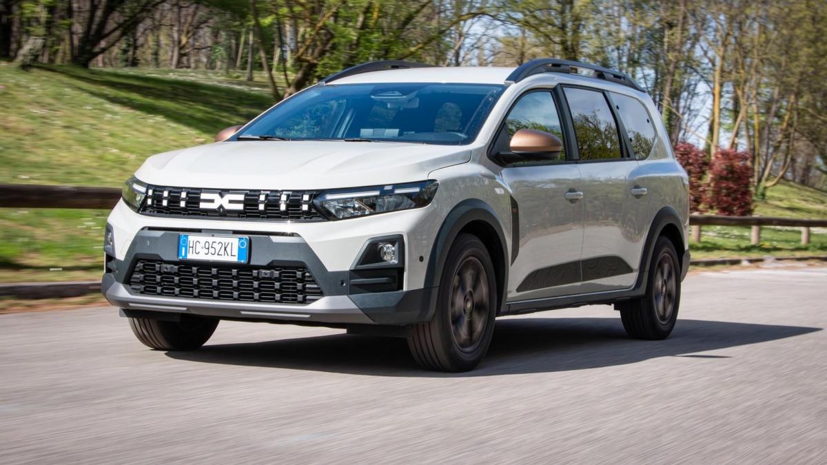 dacia jogger l ibrida che fa tutto senza svuotare il conto corrente