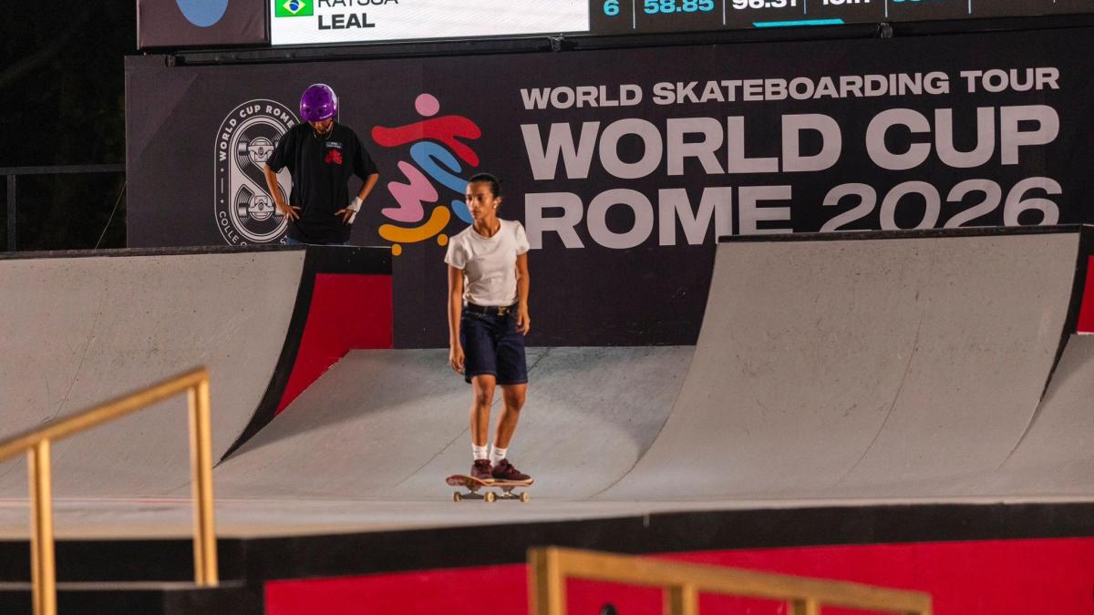 coppa del mondo di skate a roma show a ostia e al colosseo incanta la fadinha rayssa leal da Gazzetta.it coppa del mondo di skate a roma show a ostia e al colosseo incanta la fadinha rayssa leal