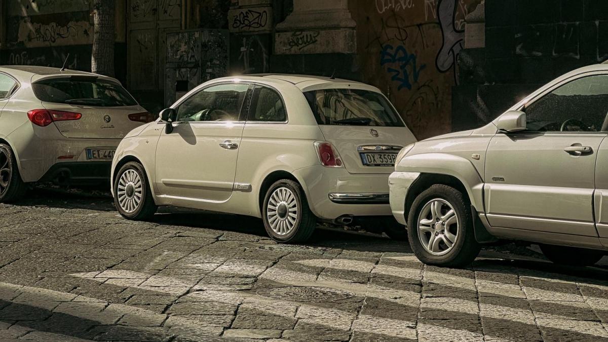 a milano spariranno 28 mila parcheggi per colpa dei suv