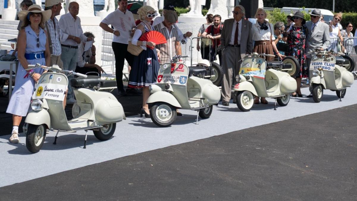 Festa per gli 80 anni della Vespa a Roma: concorso di eleganza, il gran finale