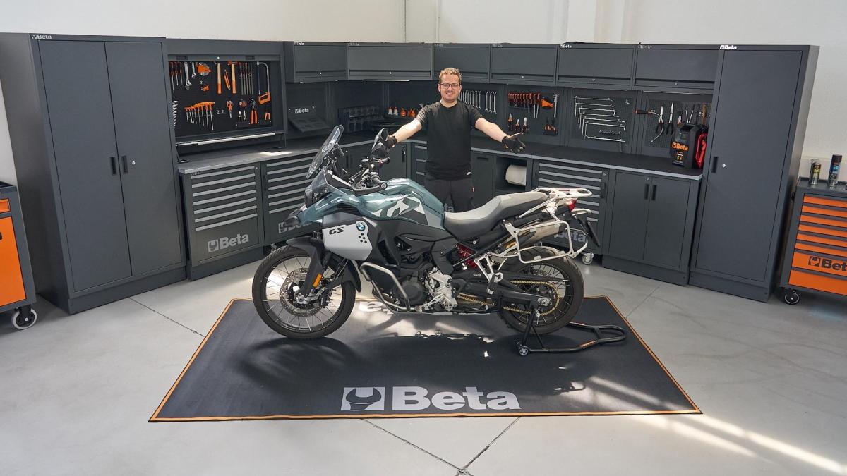 un tagliando alla bmw f 900 gs adventure prima di macinare altri km da Gazzetta.it un tagliando alla bmw f 900 gs adventure prima di macinare altri km
