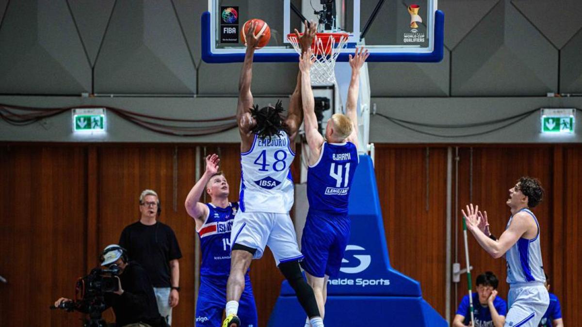qualificazioni mondiali l italia domina in islanda e passa alla seconda fase da Gazzetta.it qualificazioni mondiali l italia domina in islanda e passa alla seconda fase