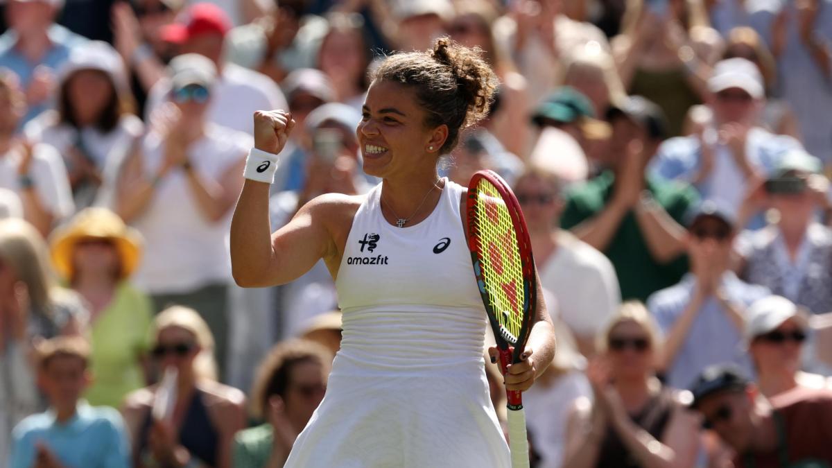Paolini, è tornata la magia. Batte Eala e si emoziona per Federer in tribuna: "Sei il mio idolo"