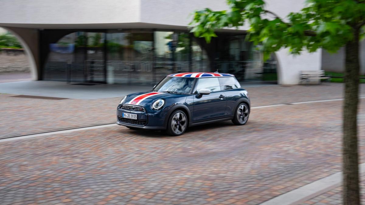 mini cooper oxford edition i dettagli del modello che celebra la storia del marchio da Gazzetta.it mini cooper oxford edition i dettagli del modello che celebra la storia del marchio