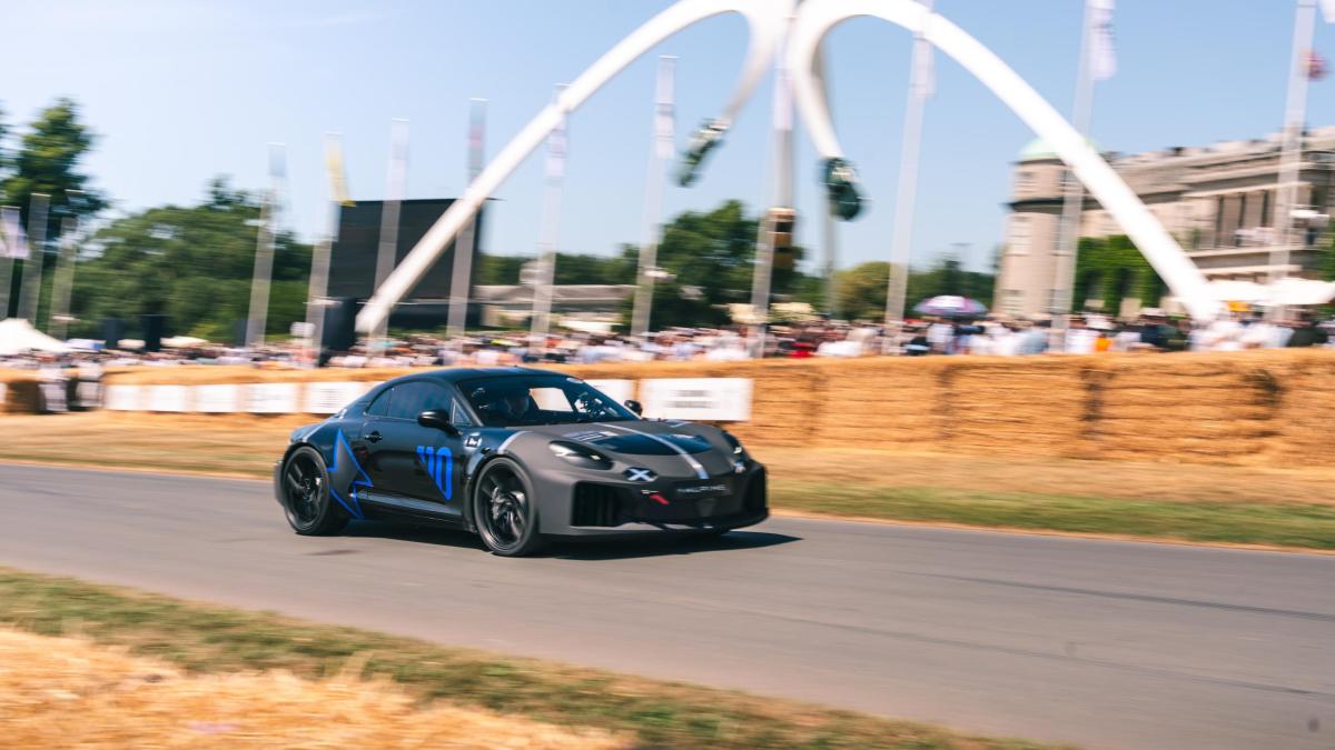 alpine a110 anteprima a goodwood per la nuova coup233 elettrica sportiva foto e dettagli