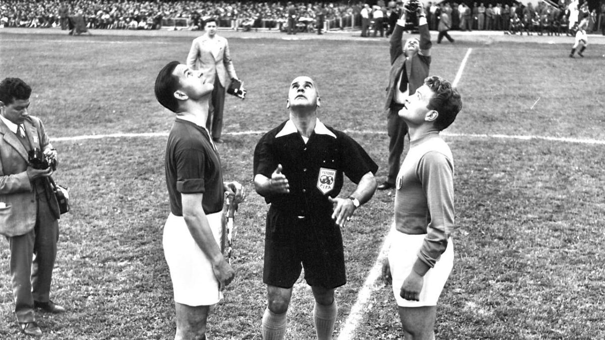 sospetti di doping l arbitro corrotto e il pestaggio azzurro il mondiale 54 il pi249 discusso di sempre da Gazzetta.it sospetti di doping l arbitro corrotto e il pestaggio azzurro il mondiale 54 il pi249 discusso di sempre