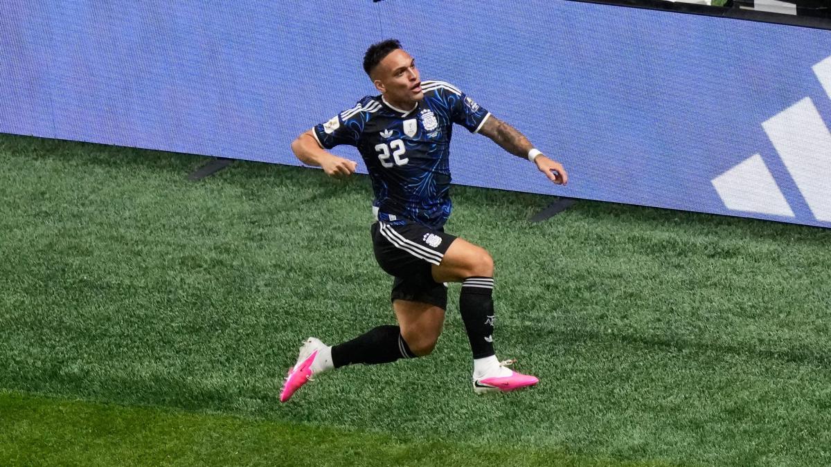 l inter tifa lautaro cos236 chivu e i nerazzurri si stringono attorno a una stella da 120 milioni da Gazzetta.it l inter tifa lautaro cos236 chivu e i nerazzurri si stringono attorno a una stella da 120 milioni