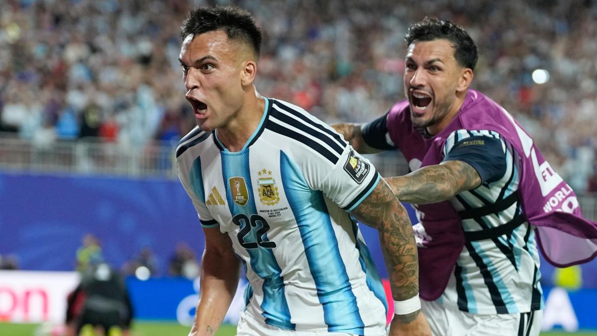 i compagni dell inter si stringono attorno a lautaro nel ritiro nerazzurro si guarda cos236 la finale da Gazzetta.it i compagni dell inter si stringono attorno a lautaro nel ritiro nerazzurro si guarda cos236 la finale