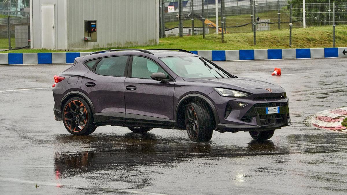 la cupra formentor vz5 divora 650 km ma arriva al red bull ring ancora affamata di curve da Gazzetta.it la cupra formentor vz5 divora 650 km ma arriva al red bull ring ancora affamata di curve