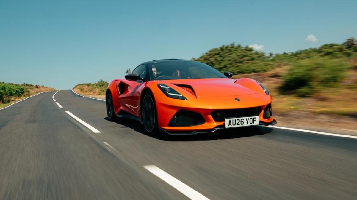 lotus emira 420 sport la top di gamma diventa pi249 leggera ed estrema