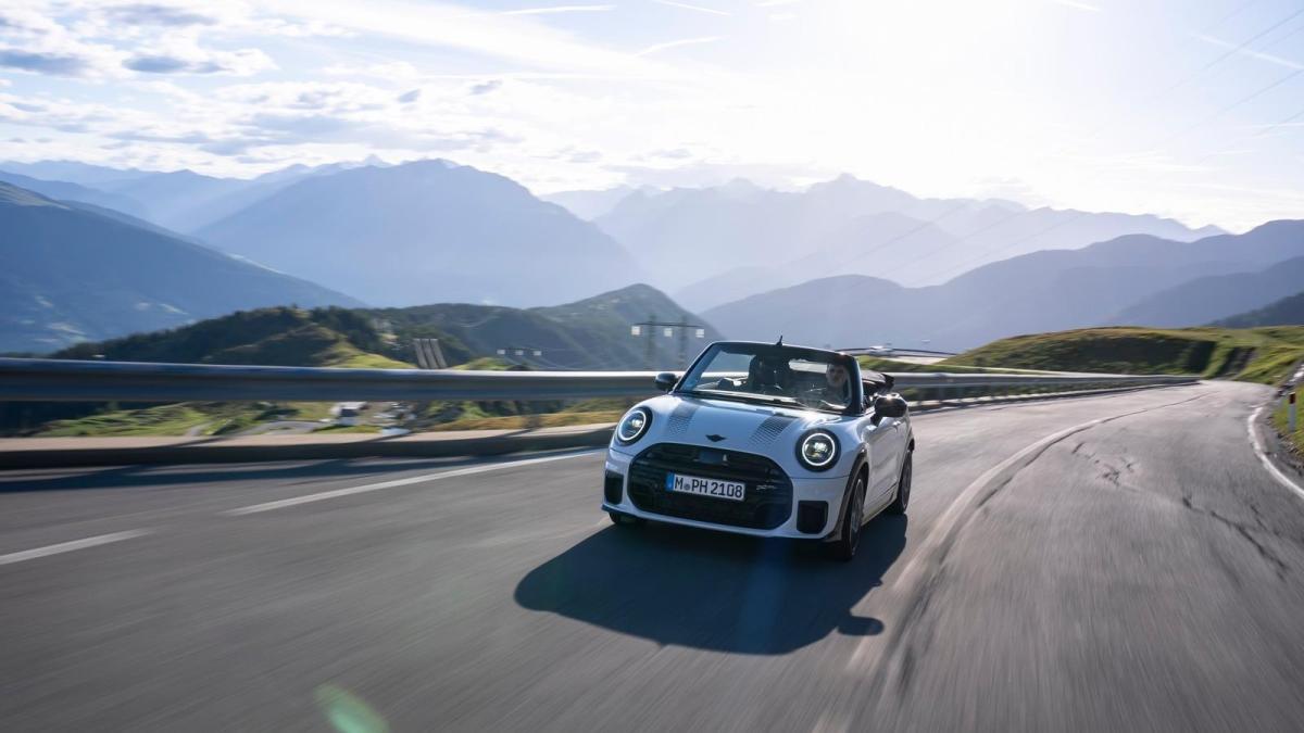 mini cooper 2026 jwc o elettrica prova sulle dolomiti da Gazzetta.it mini cooper 2026 jwc o elettrica prova sulle dolomiti