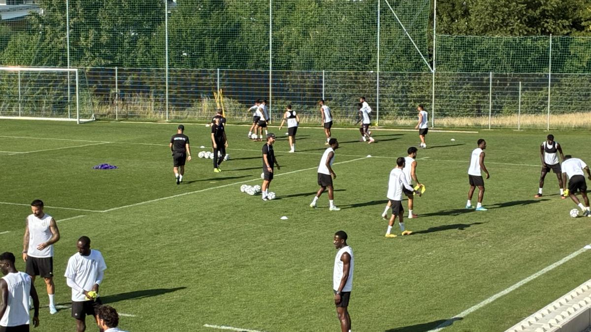 silenzio punizioni selfie e costruzione dal basso aspettando l azzurro cos236 allena pirlo in austria da Gazzetta.it silenzio punizioni selfie e costruzione dal basso aspettando l azzurro cos236 allena pirlo in austria