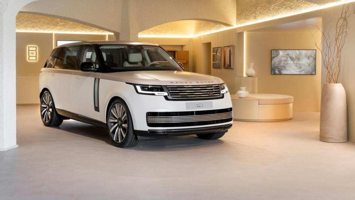 range rover lusso in costa smeralda fra yacht off road e le novit224 firmate bespoke studio da Gazzetta.it range rover lusso in costa smeralda fra yacht off road e le novit224 firmate bespoke studio