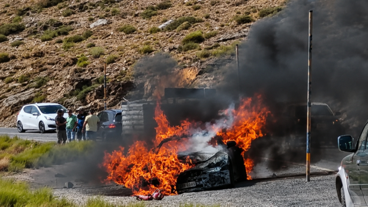 mercedes amg gt a fuoco durante un test in spagna cosa 232 successo
