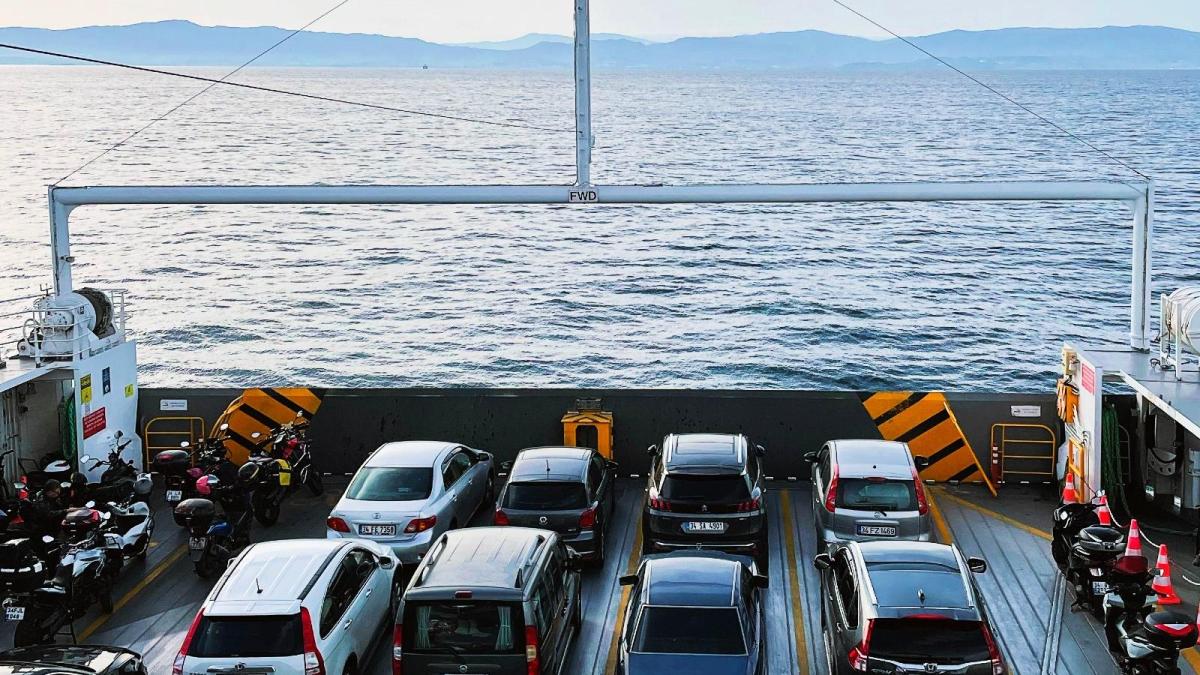 vacanze in sicilia a messina cerbero e autovelox all uscita del traghetto