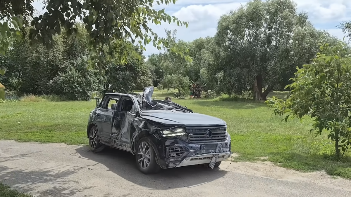 una volkswagen touareg 232 sopravvissuta ad un missile cosa ne rimane