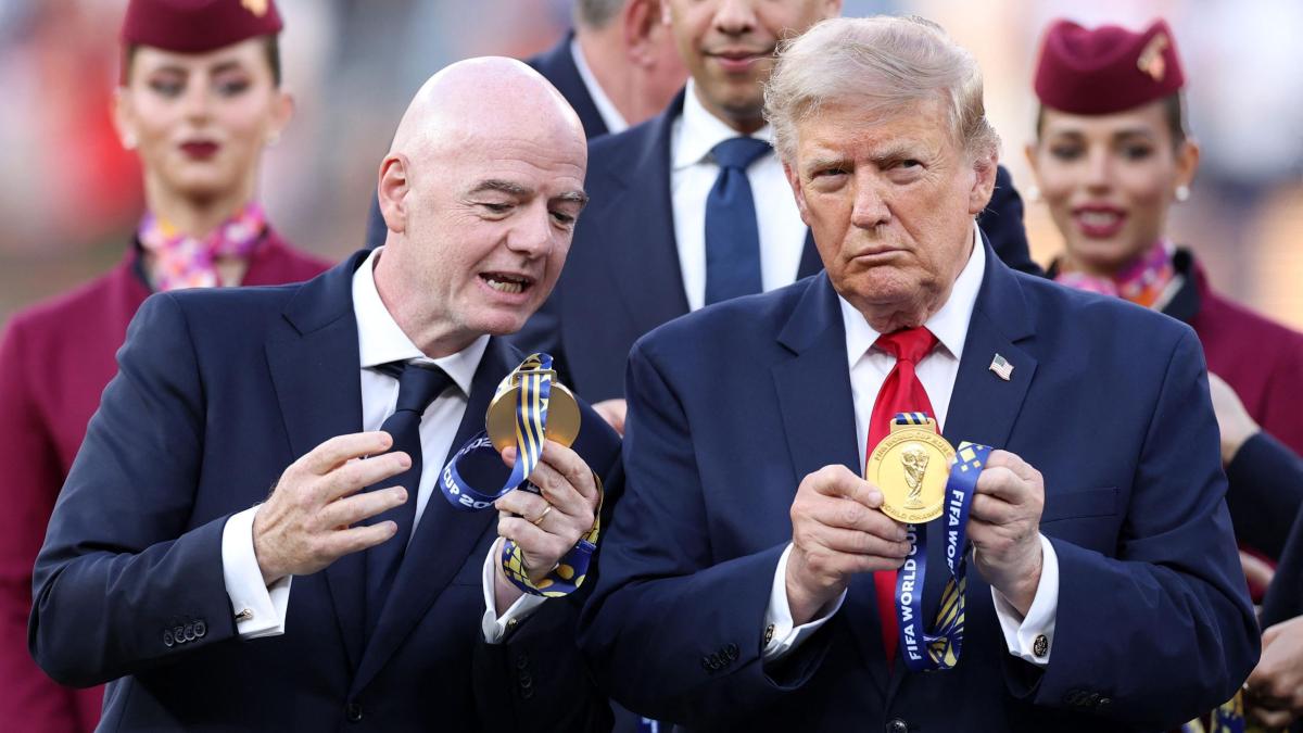Calcio in rivolta contro il piano commerciale di Infantino. La Fifa: "Decide il consiglio"