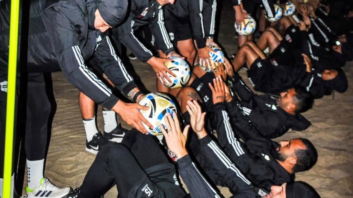 Gelo, sabbia e sveglia alle 3: il Deportivo Riestra e il ritiro più duro del mondo