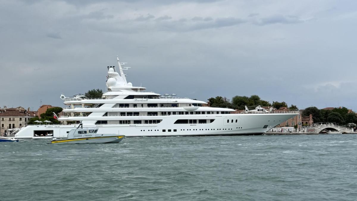 A bordo del megayacht da 450 milioni di Fertitta, ambasciatore Usa