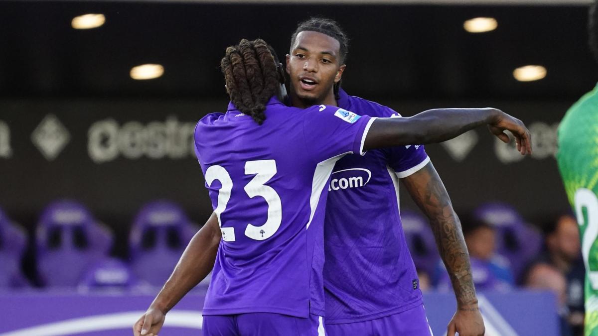 Captivating Ndour Segna, Atta Incanta, La Difesa Svirgola: Fiorentina Bella A Metà Col Deportivo. E Grosso Si Arrabbia Scene Photography