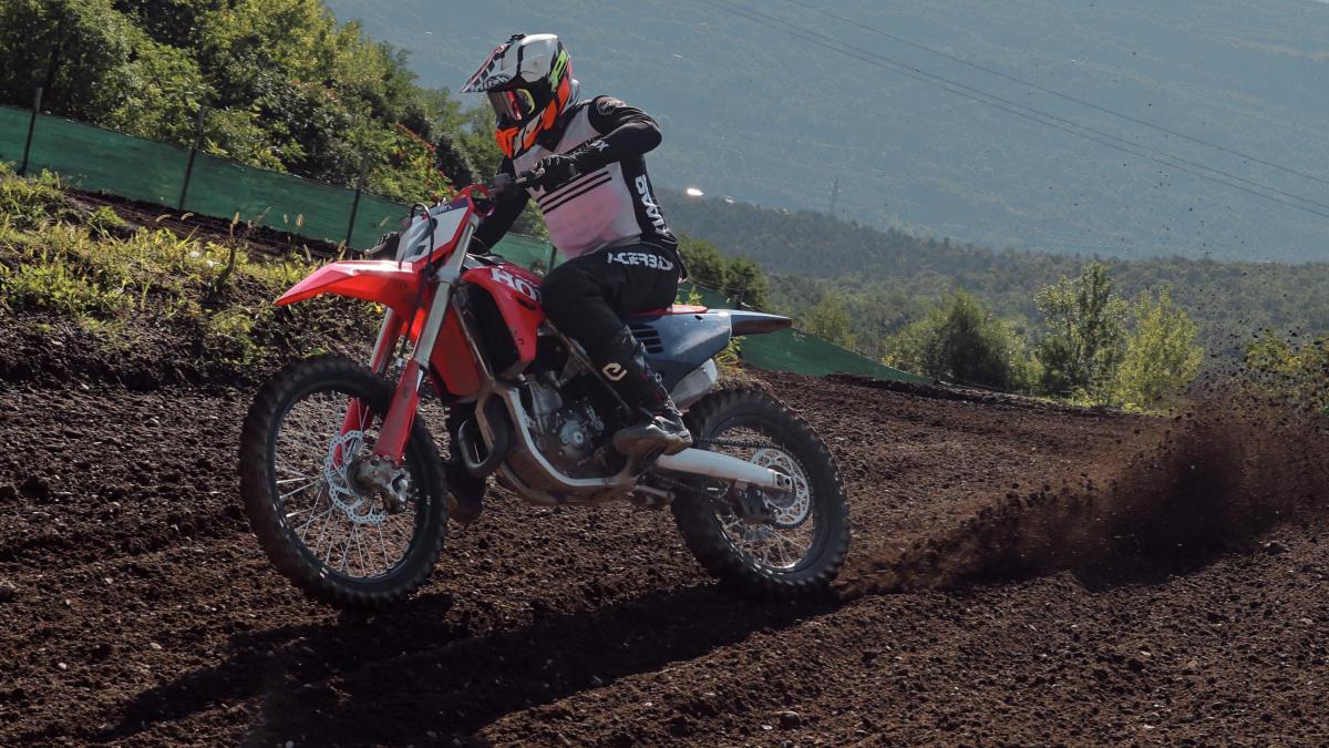 Honda Crf 450R 2027, più leggera e performante: la prova sulla pista di Pietramurata