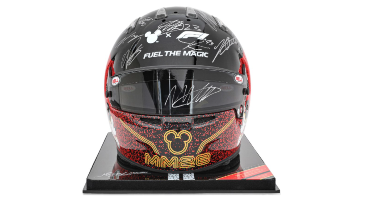 Mai indossato e nuovo di zecca: il casco di F1 in collaborazione con Disney venduto a 175.000 euro