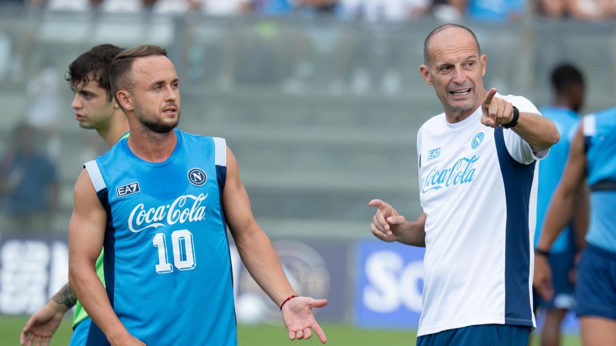 napoli allegri va avanti con il 4 3 3 da valutare beukema e neres per il debutto col genoa da Gazzetta.it napoli allegri va avanti con il 4 3 3 da valutare beukema e neres per il debutto col genoa
