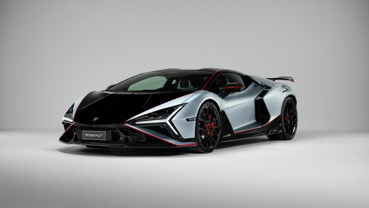 lamborghini revuelto sv l ode al v12 aspirato vista da vicino da Gazzetta.it lamborghini revuelto sv l ode al v12 aspirato vista da vicino