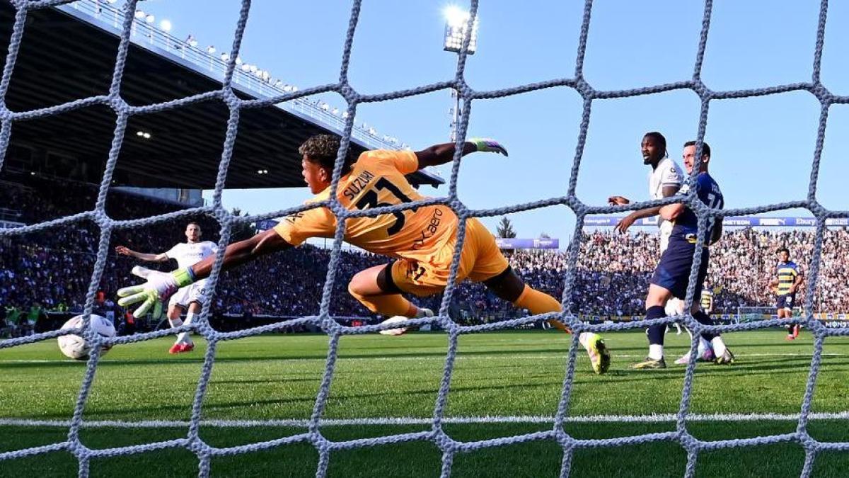 rottura psg suzuki sul portiere che vuole la juve irrompe l aston villa e il dibu martinez da Gazzetta.it rottura psg suzuki sul portiere che vuole la juve irrompe l aston villa e il dibu martinez