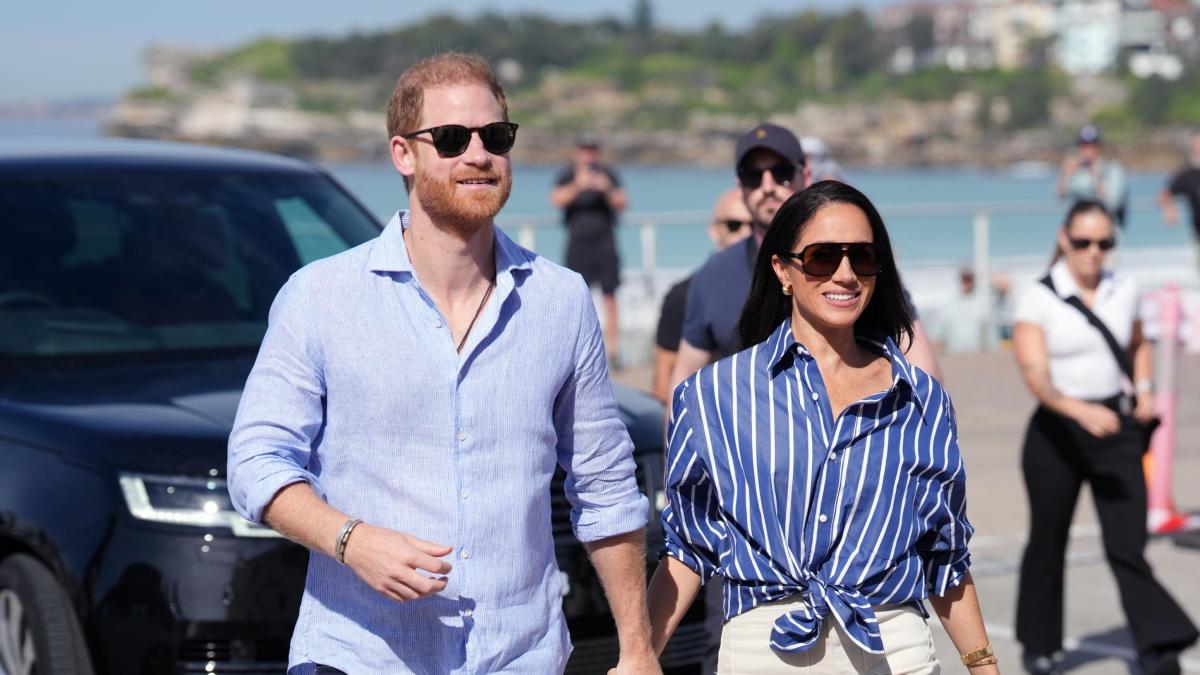 Harry e Meghan tornano a vivere nel Regno Unito, gli esperti: "Nuova crisi per la monarchia"