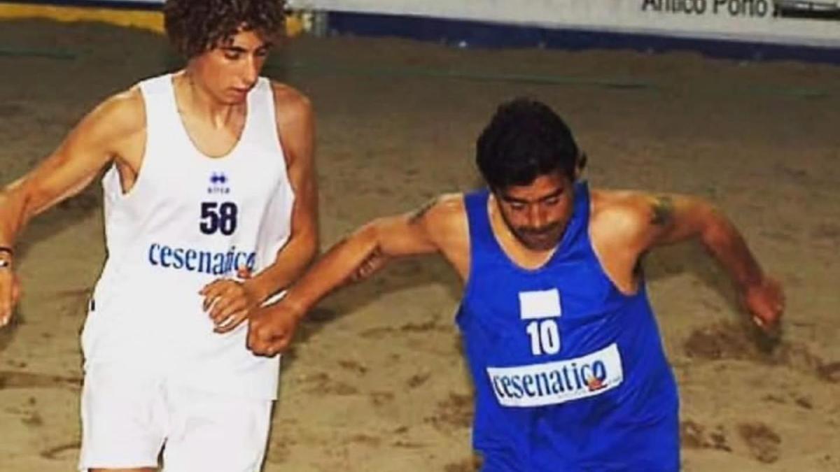quell estate romagnola in cui maradona giocava in spiaggia con simoncelli da Gazzetta.it quell estate romagnola in cui maradona giocava in spiaggia con simoncelli