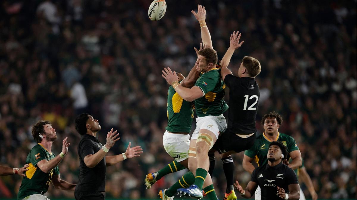 il tour in sudafrica inizia con lo show degli all blacks springboks piegati 33 16 a johannesburg da Gazzetta.it il tour in sudafrica inizia con lo show degli all blacks springboks piegati 33 16 a johannesburg