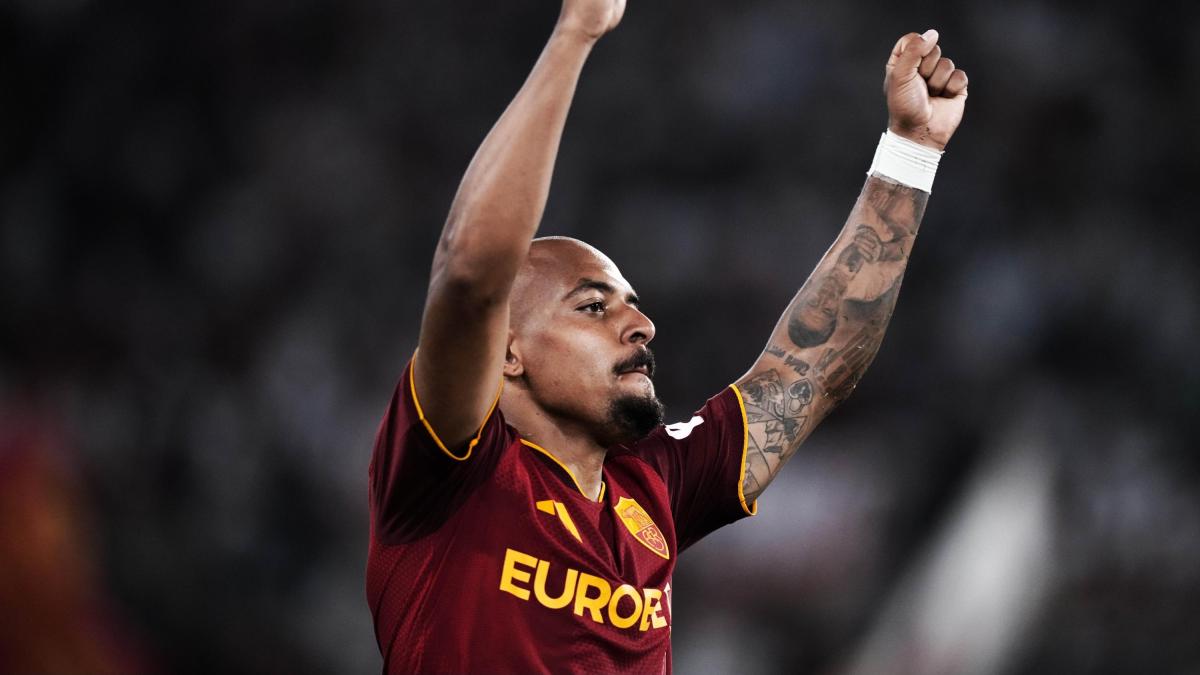 Roma, numeri da record per Malen: superato Batistuta. Maglie a ruba, il primato di Dybala trema