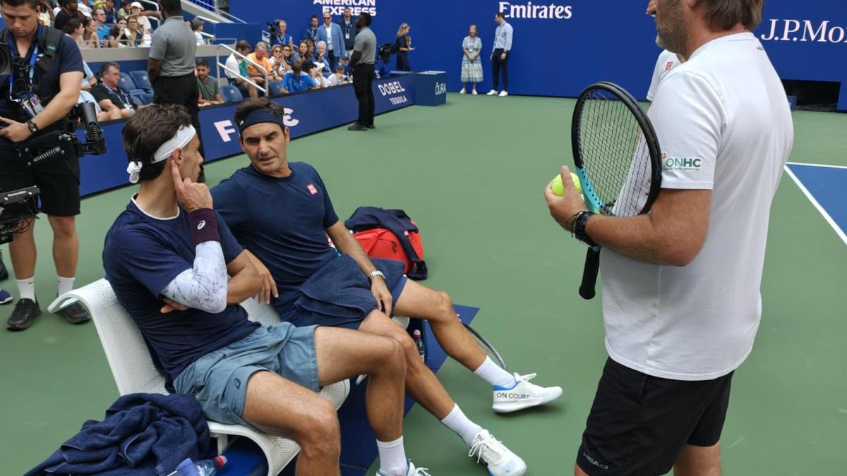 federer ritorno da brividi a new york si allena con musetti poi d224 spettacolo con agassi e supermac