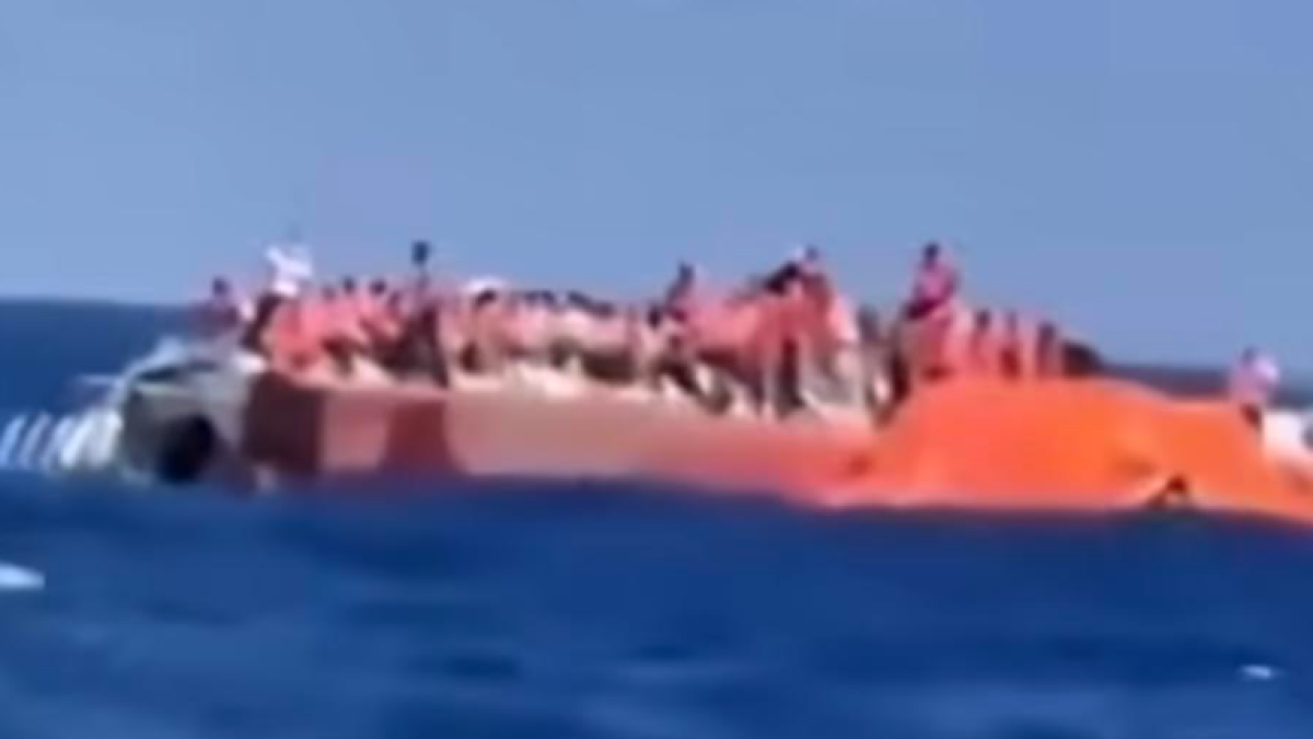 cipro affonda traghetto con 267 passeggeri ci sono vittime da Gazzetta.it cipro affonda traghetto con 267 passeggeri ci sono vittime