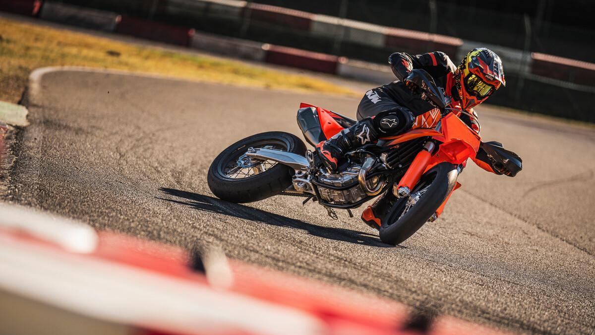 ktm 450 smr 2027 dna racing ed elettronica da gara da Gazzetta.it ktm 450 smr 2027 dna racing ed elettronica da gara