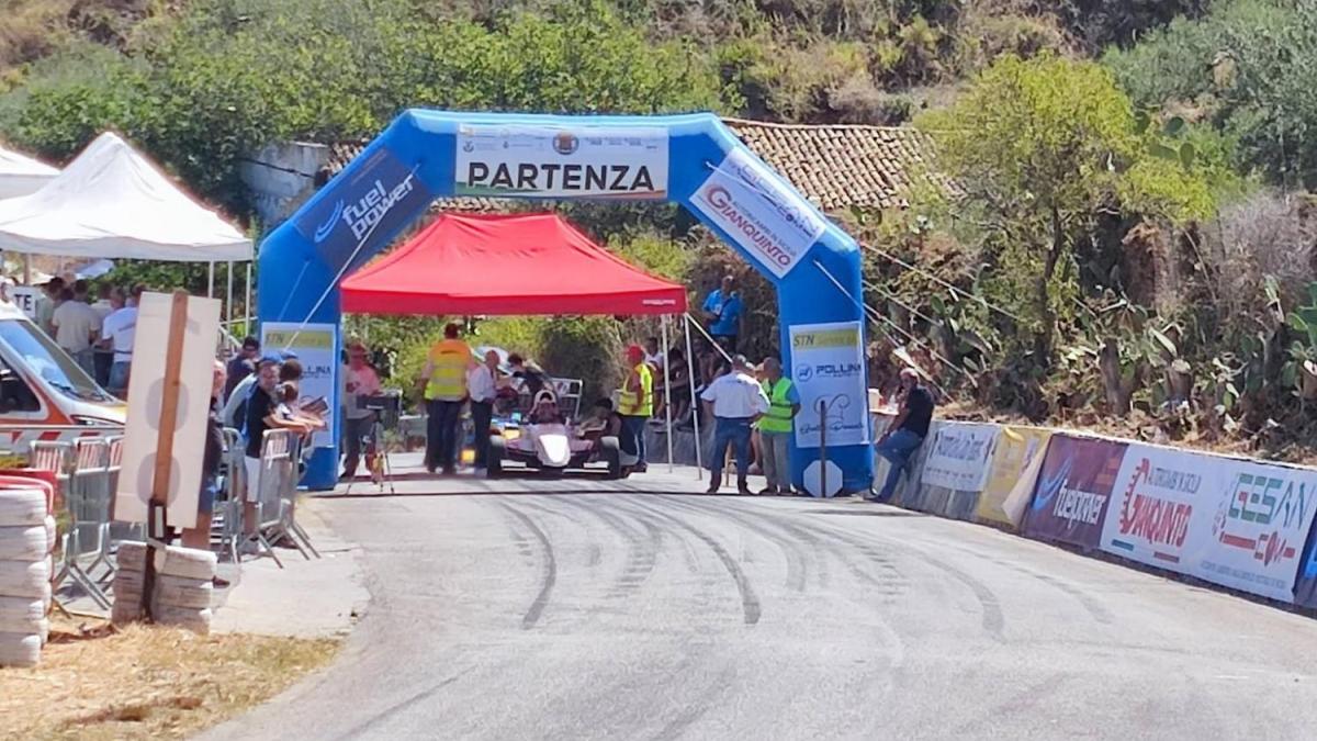 cronoscalata monte erice auto fuori strada un morto e due feriti da Gazzetta.it cronoscalata monte erice auto fuori strada un morto e due feriti