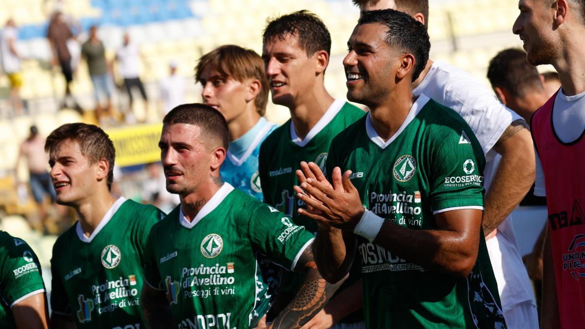 missile di besaggio l avellino sbanca modena il mantova tenta la fuga shpendi lo riprende da Gazzetta.it missile di besaggio l avellino sbanca modena il mantova tenta la fuga shpendi lo riprende
