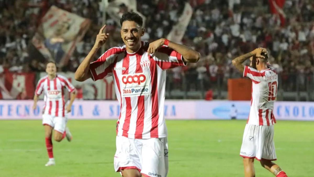 barletta show in campo con da silva re del gol sugli spalti con il capoultr224 lello re dei social