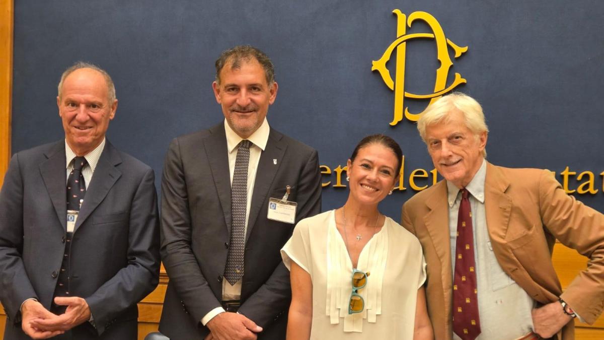 a fil di spada a roma davanti al pantheon la grande maratona di scherma inclusiva