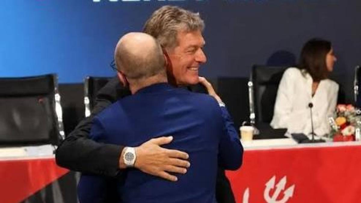 fiorentina e antognoni l8217abbraccio con commisso per la pace storia di un disgelo in corso da Gazzetta.it fiorentina e antognoni l8217abbraccio con commisso per la pace storia di un disgelo in corso