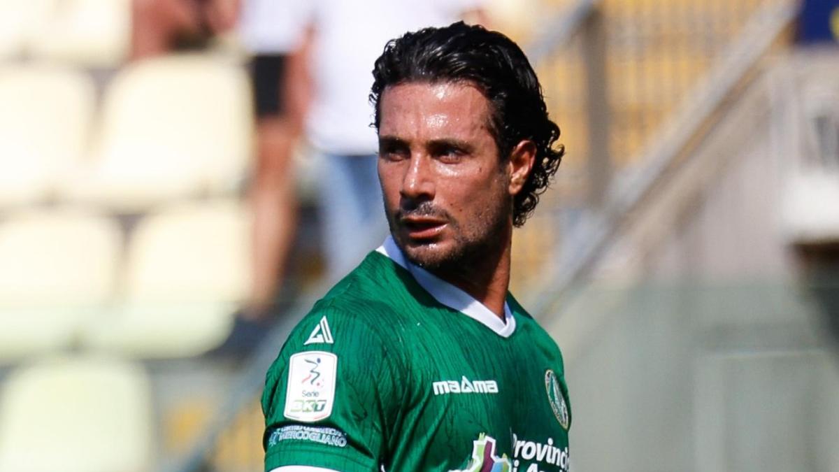non stai in piedi scarsi come il vostro allenatore izzo contro i tifosi del palermo 232 bufera social da Gazzetta.it non stai in piedi scarsi come il vostro allenatore izzo contro i tifosi del palermo 232 bufera social