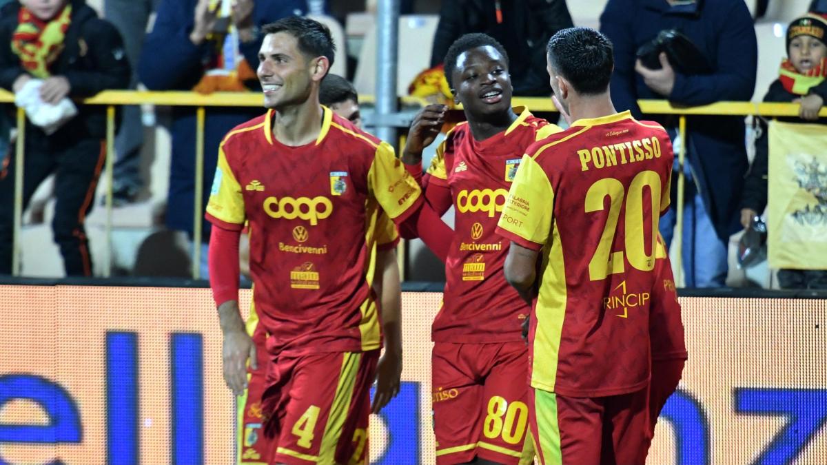 aquilani cisse favasuli e la lezione del catanzaro diouf ma 232 proprio cos236 brutto farsi la fascia da Gazzetta.it aquilani cisse favasuli e la lezione del catanzaro diouf ma 232 proprio cos236 brutto farsi la fascia